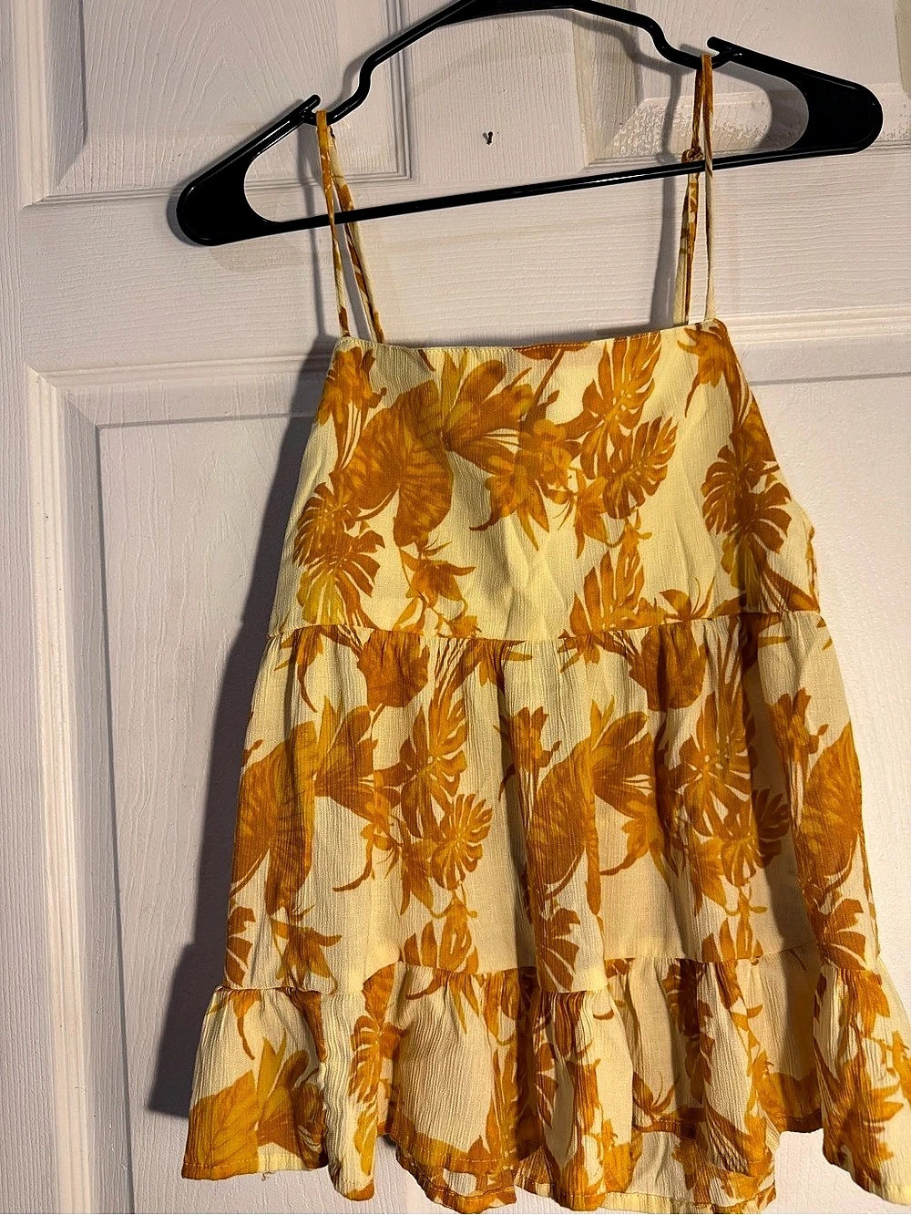 Banana Republic Floral top in Yellow & Cream Size Medium